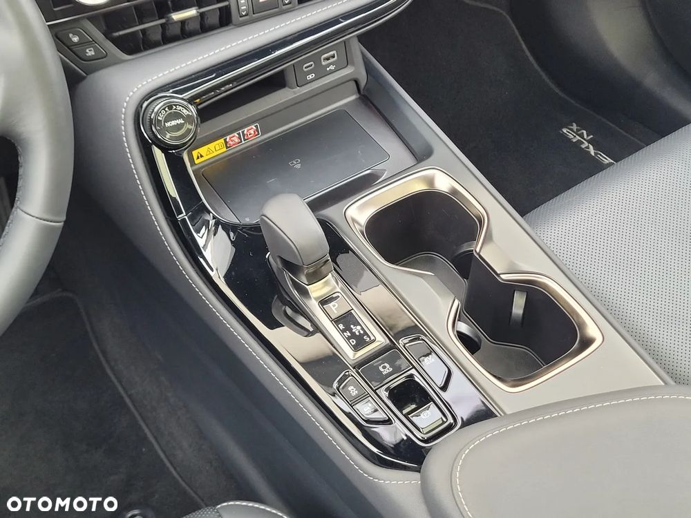 Lexus NX 350h Omotenashi AWD - 28
