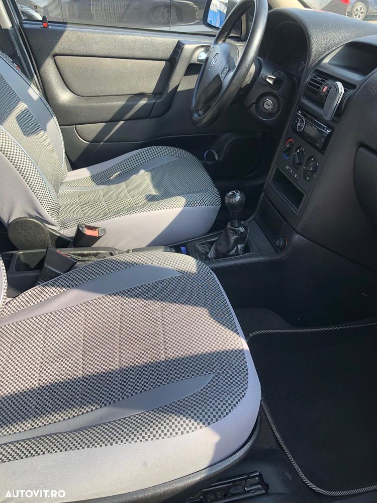 Opel Astra 1.6 - 5