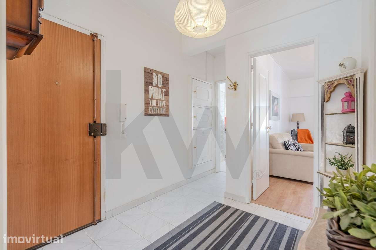 Luminoso Apartamento com Duas Frentes e Orientação Sul na Damaia – Pro - Grande imagem: 2/33
