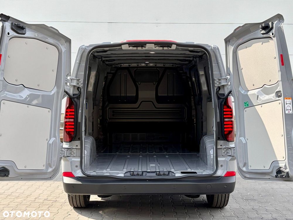 Volkswagen Transporter Furgon silnik: 2,0 l TDI 150 KM / skrzynia biegów: 6-biegowa manualna rozstaw osi: 3500 mm - 16