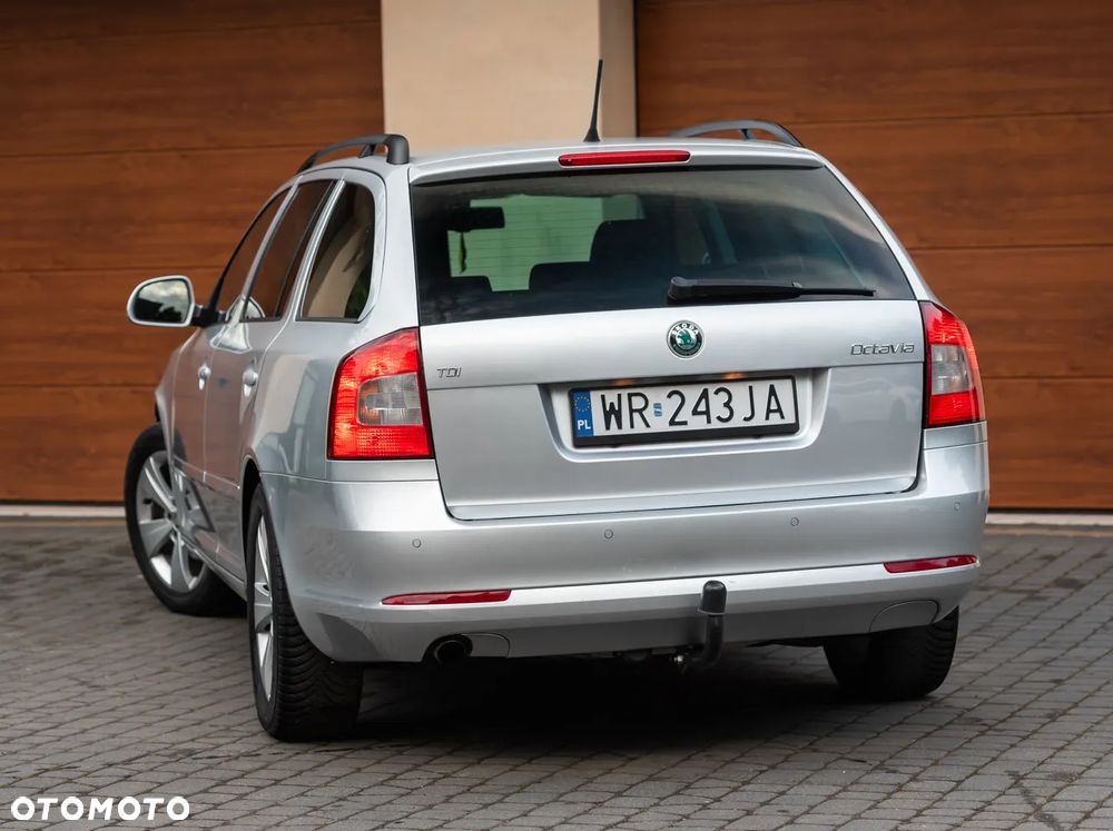Skoda Octavia 1.6 TDI DPF Elegance - 25
