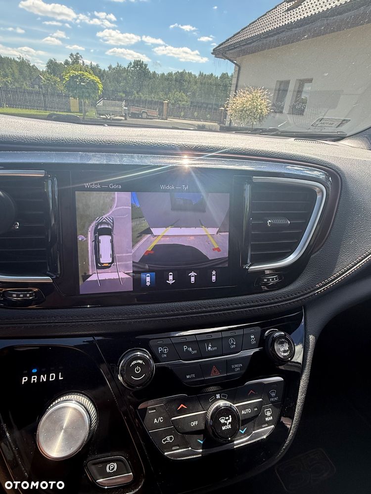 Chrysler Pacifica - 17