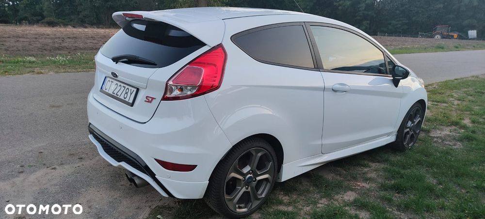 Ford Fiesta 2013 photo 3