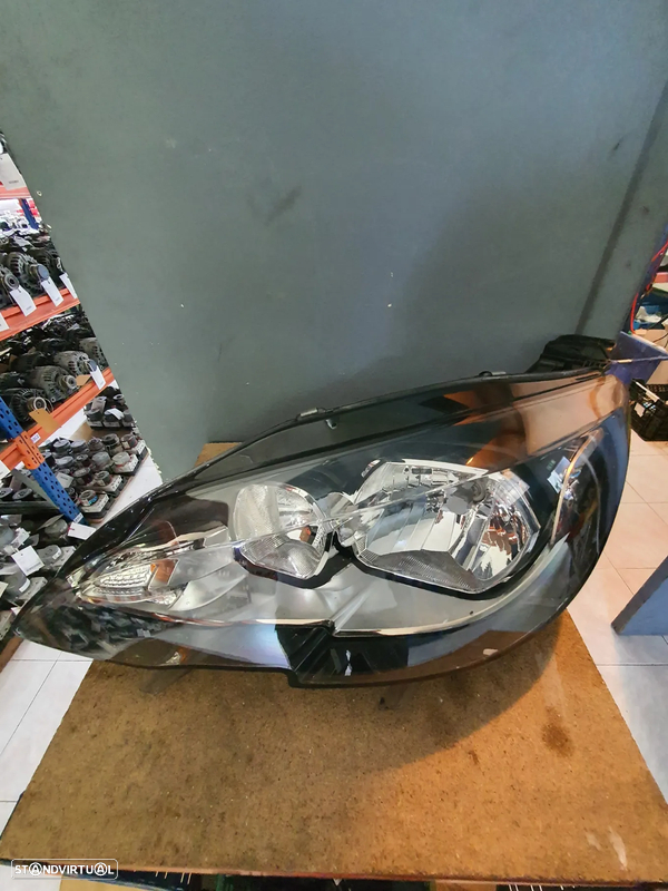 FAROL ESQUERDO PEUGEOT 308 II / 085501161L / 1 APOIO PARTIDO