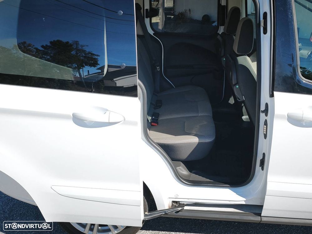 Ford Tourneo Courier 1.0 EcoBoost Titanium - 24