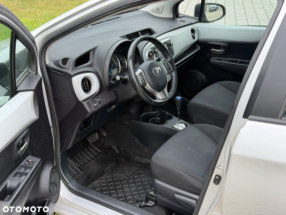 Toyota Yaris Hybrid 100 Premium - 21