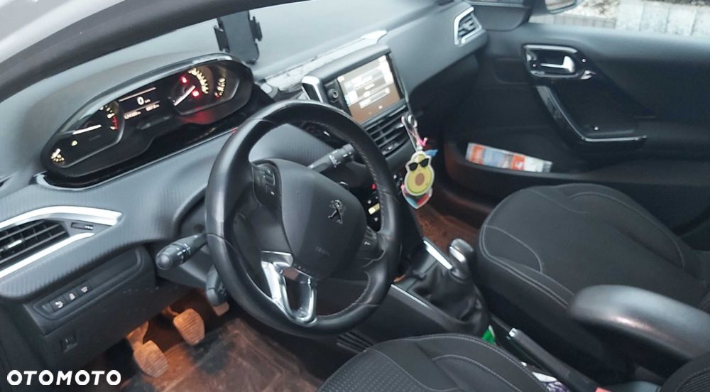 Peugeot 208 - 6