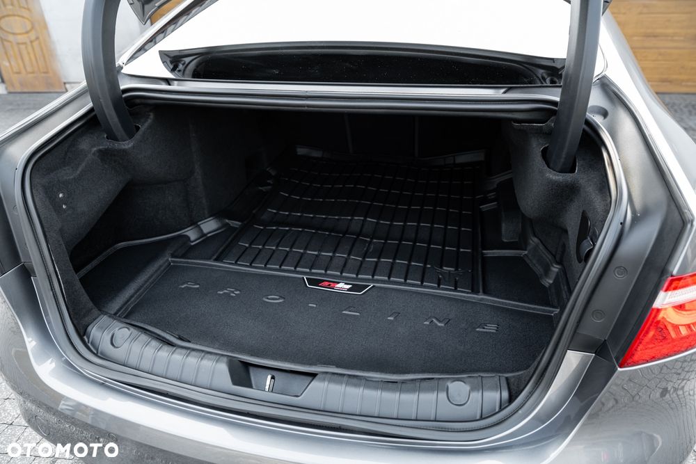 Jaguar XF 35t R-Sport - 19