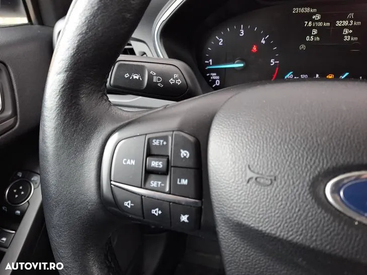 Ford Focus 1.5 TDCi Powershift Titanium - 22