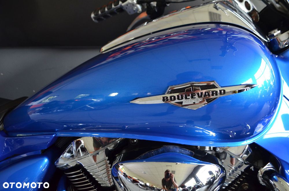 Suzuki Intruder - 12