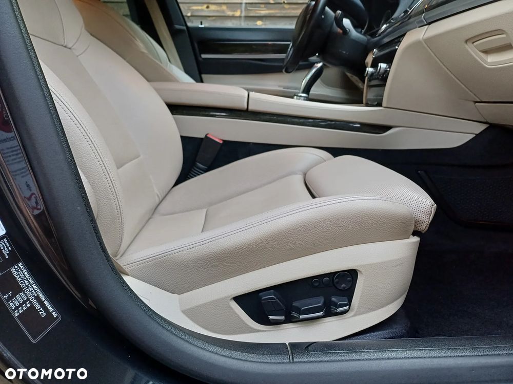 BMW Seria 7 740d xDrive - 37