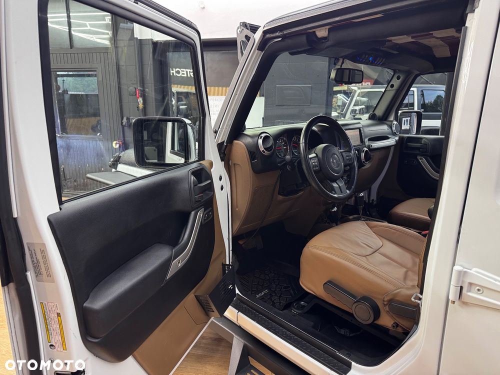 Jeep Wrangler 3.6 Unlim Sahara - 23