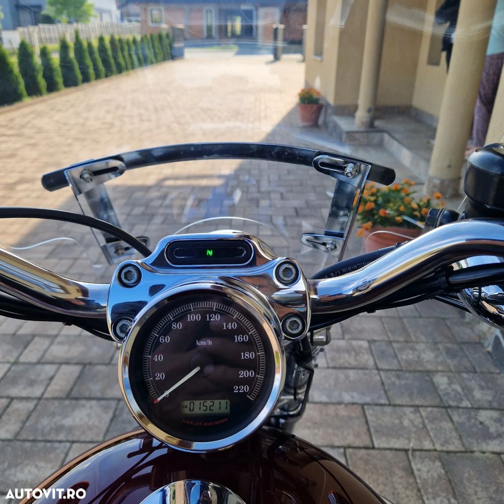 Harley-Davidson XL 883C Sportster Custom - 4