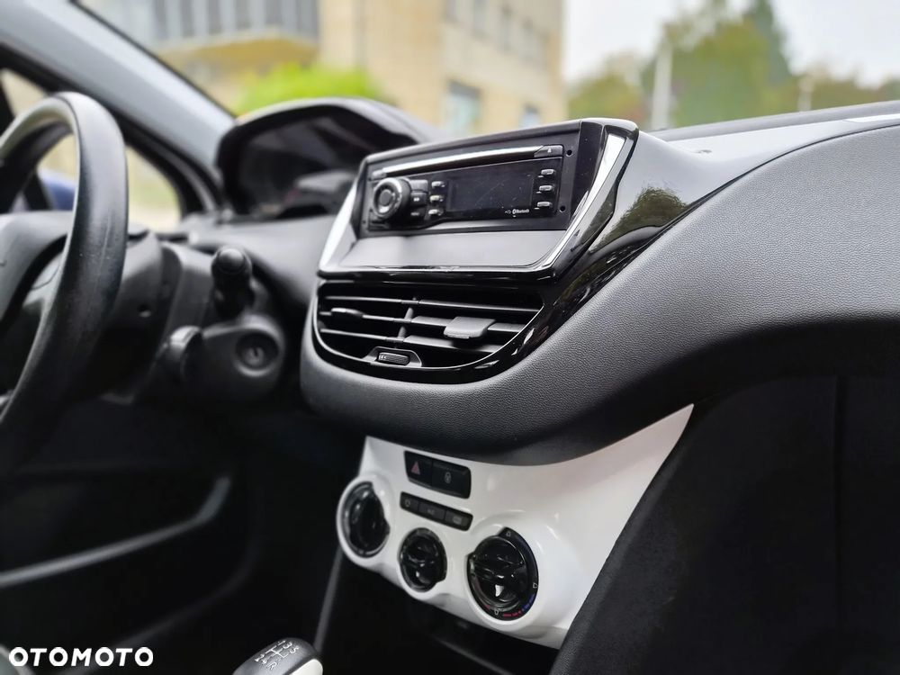 Peugeot 208 - 22