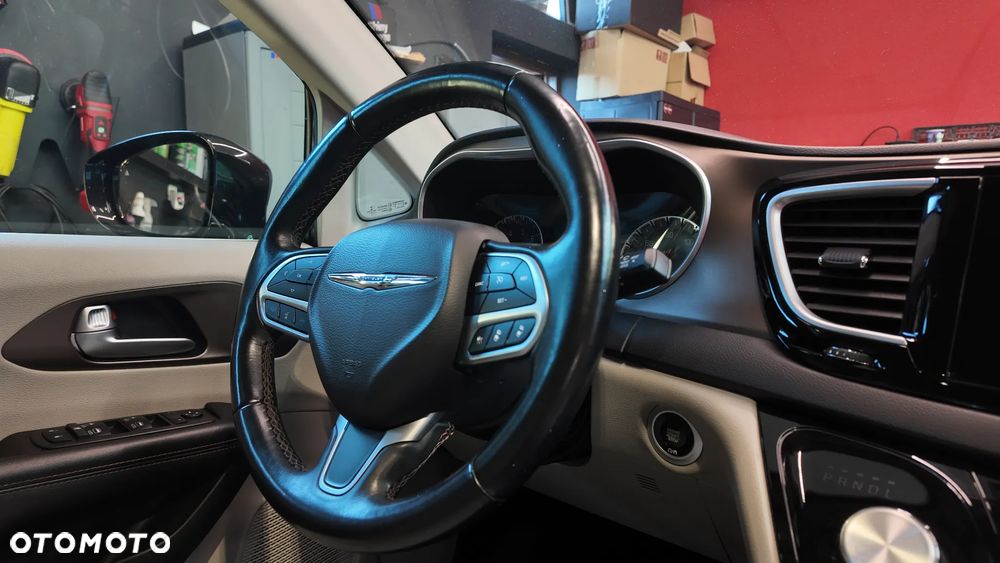 Chrysler Pacifica - 13