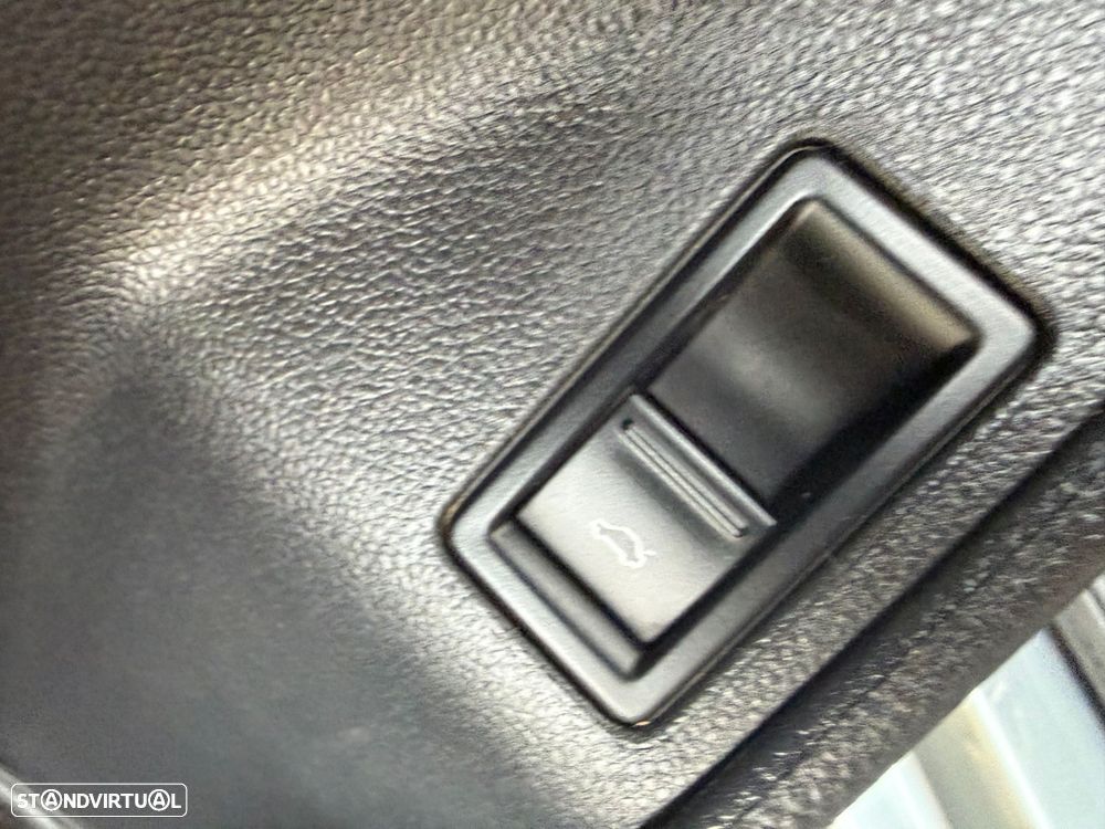 VW Jetta 1.6 TDi Confortline - 18