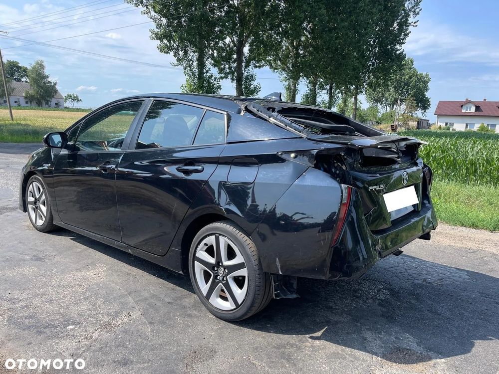 Toyota Prius Hybrid - 4