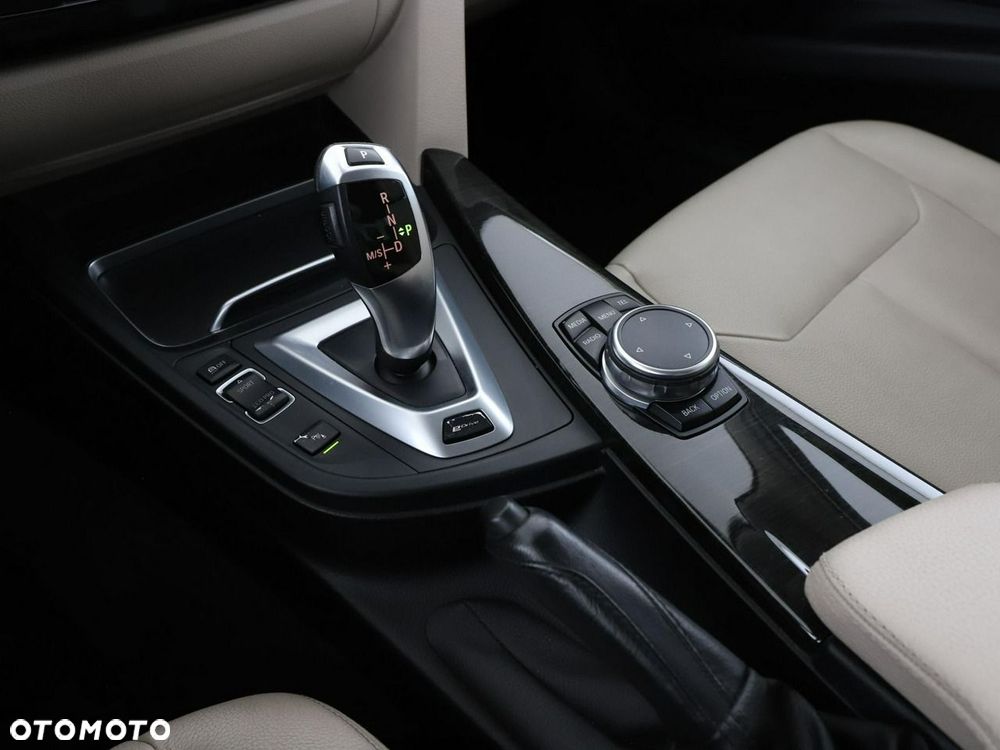 BMW Seria 3 330e iPerformance Luxury Line - 29