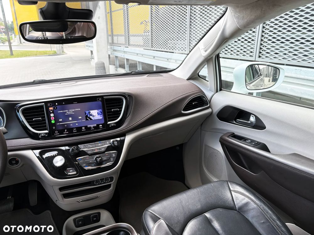 Chrysler Pacifica - 19