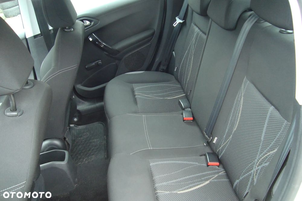 Peugeot 208 - 11