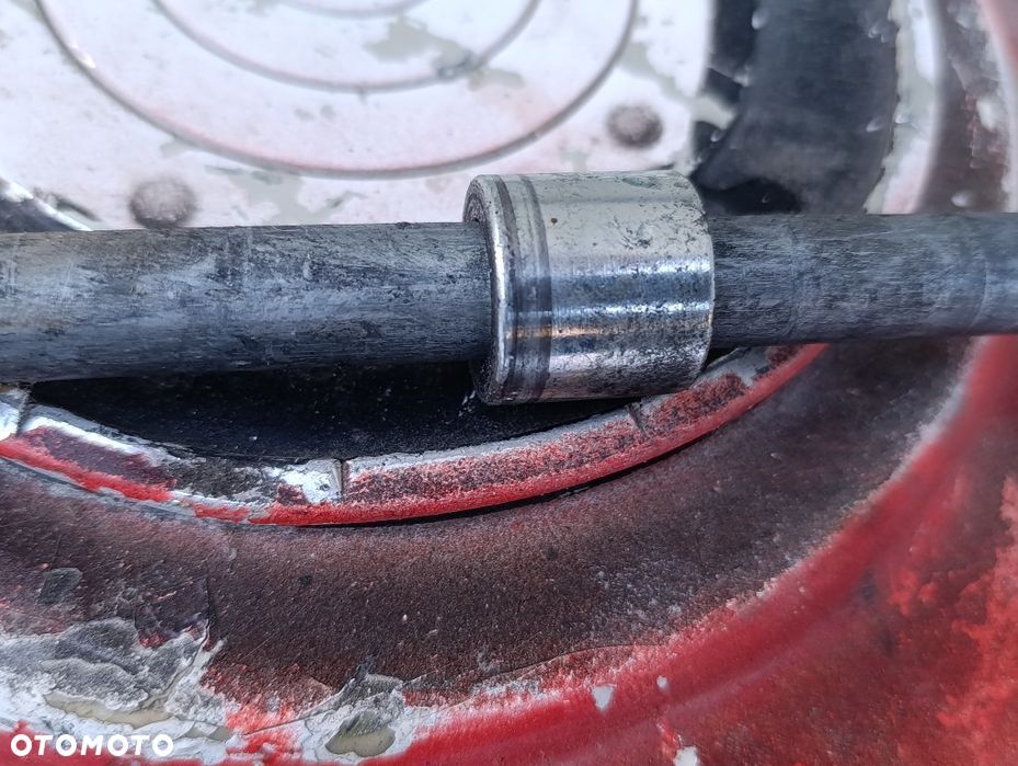 Oś koło przód Aprilia SX 125 Ośka szpilka przedniego koła dystans A4 - 2