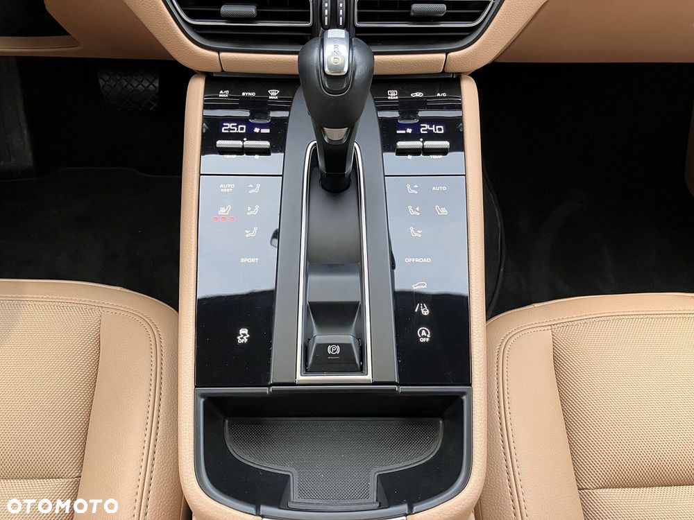 Porsche Macan - 33