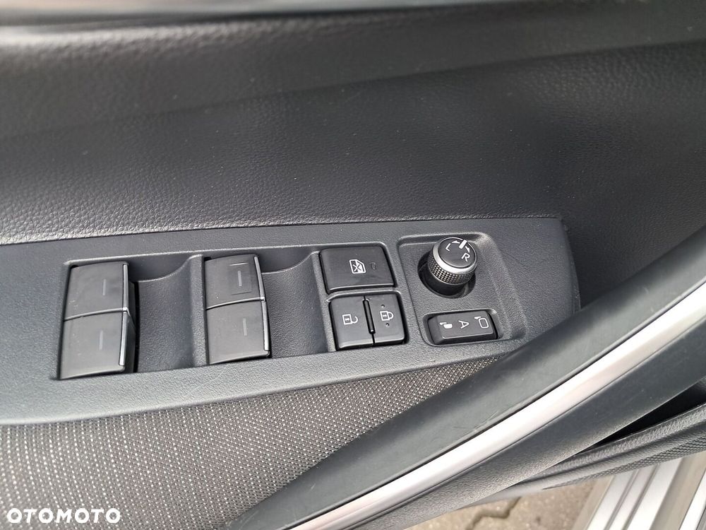 Toyota Corolla 1.8 Hybrid Style - 17