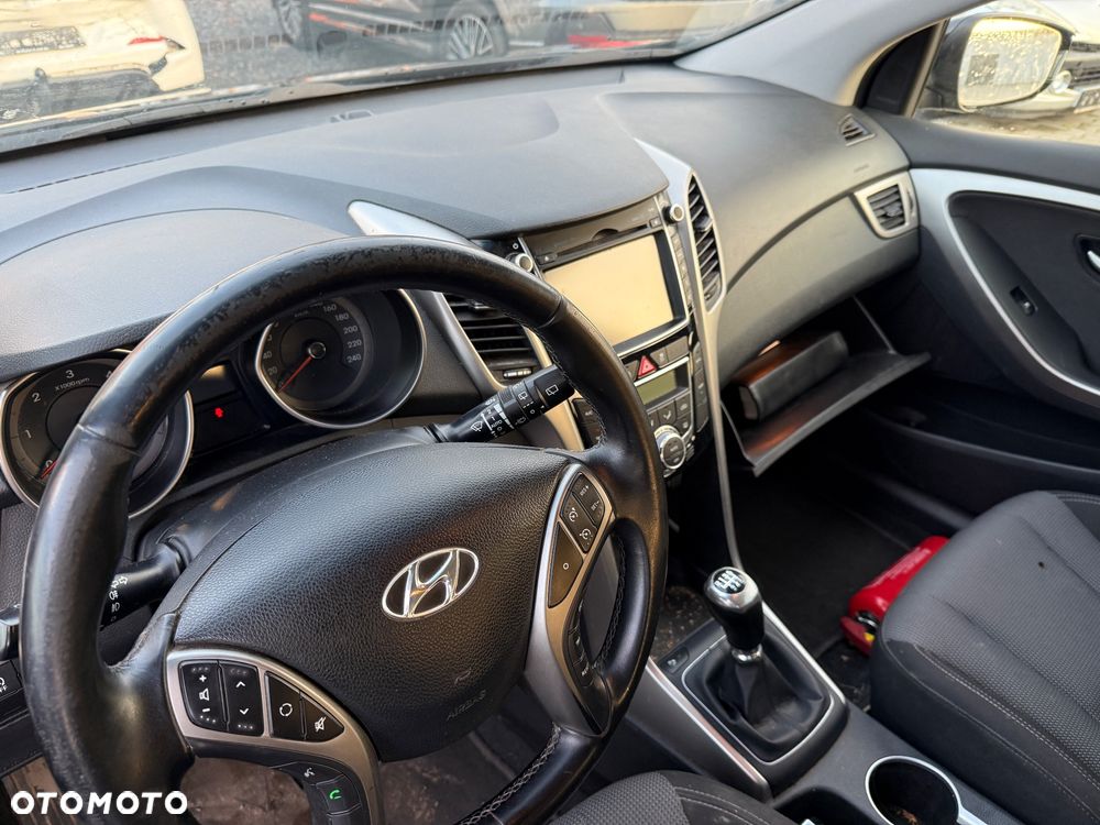 Hyundai i30 1.6 CRDi Fifa World Cup Edition - 9