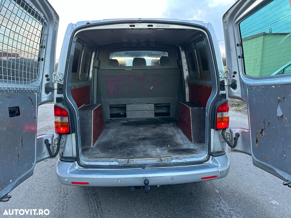 Volkswagen Caravelle - 16