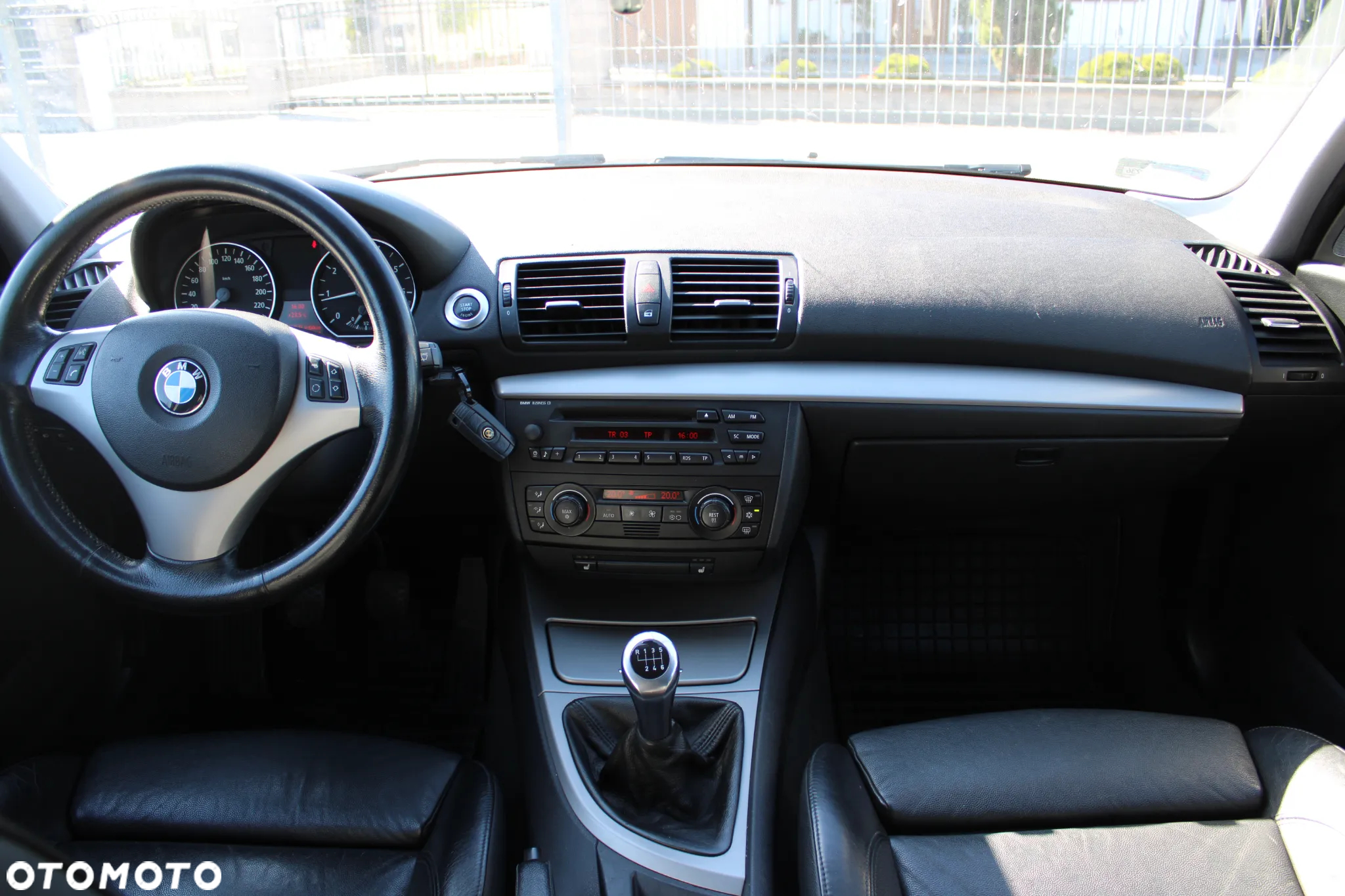 BMW Seria 1 120i - 30