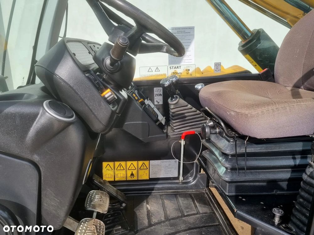 JCB 540-140 jak Manitou MT 1440 R285 - 12