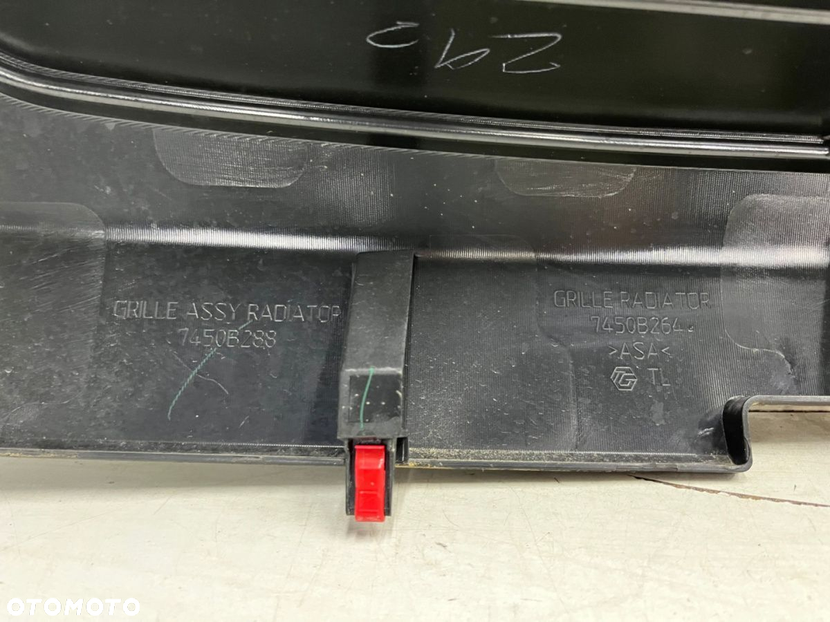 Atrapa Mitsubishi L200 5 V 19r.- grill przednia maskownica znaczek 7450B264 - 16