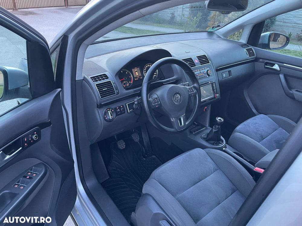 Volkswagen Touran - 17