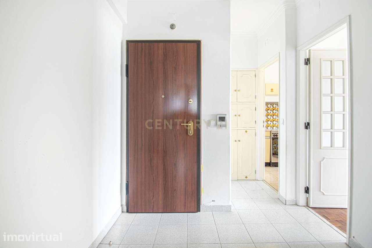 Apartamento T2 Lumiar c/ Arrecadação - Grande imagem: 2/35
