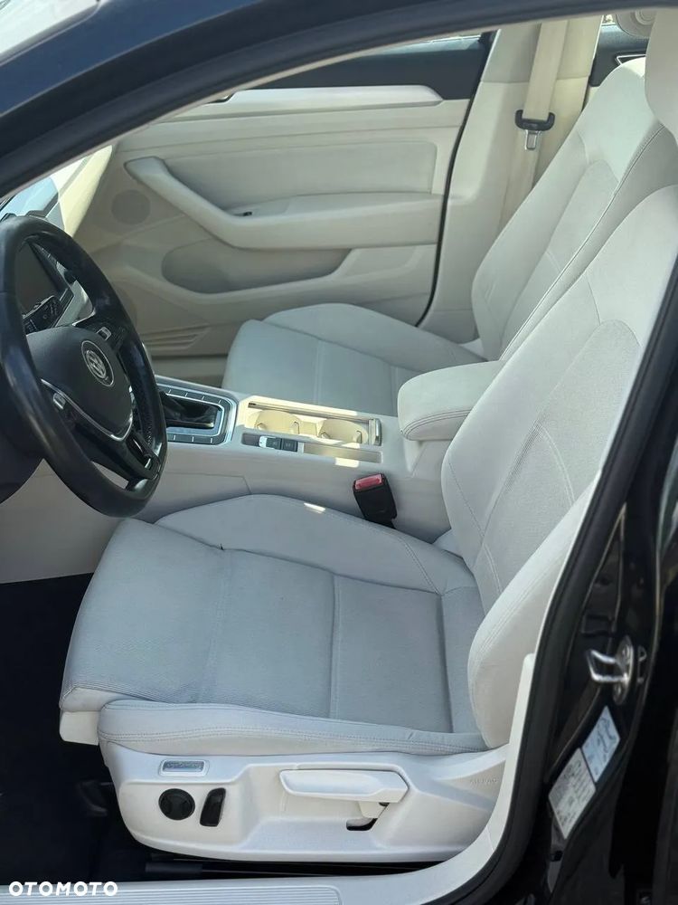 Volkswagen Passat Variant 2.0 TDI SCR DSG Business - 19