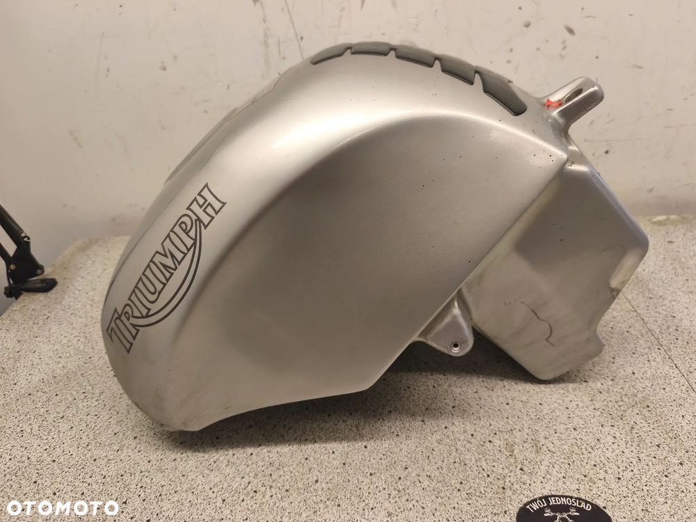 Bak, zbiornik paliwa Triumph Daytona 955i 955 - 3