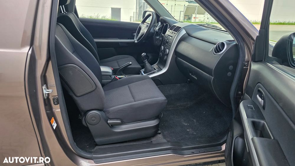 Suzuki Grand Vitara 1.9 DDiS Black&White DPF - 10