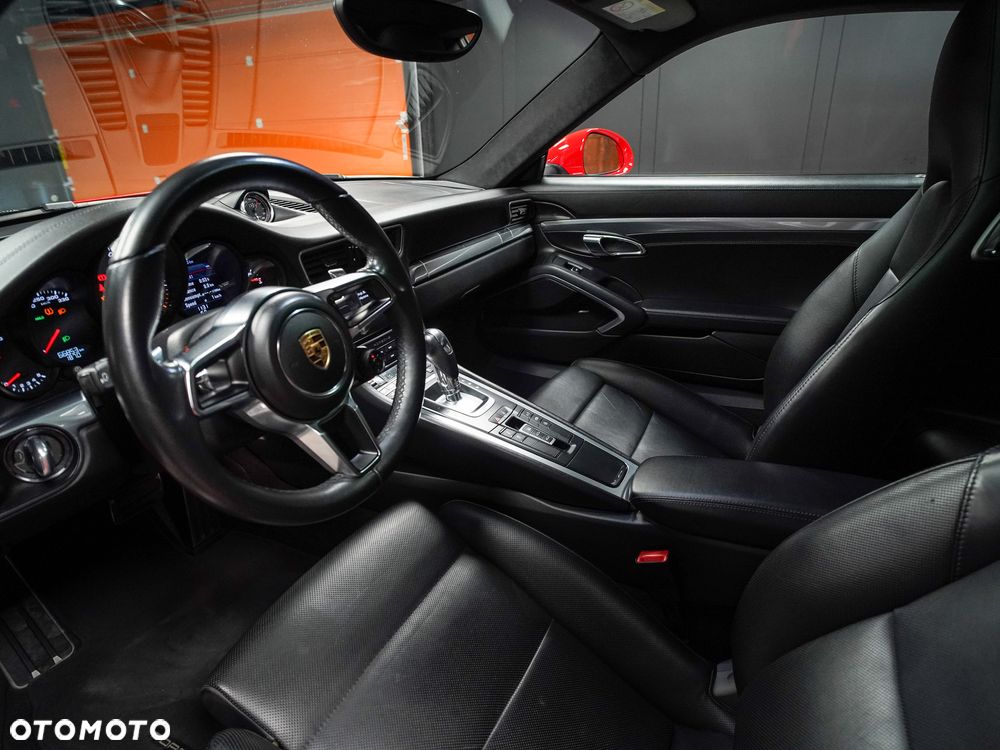 Porsche 911 Carrera S PDK - 32