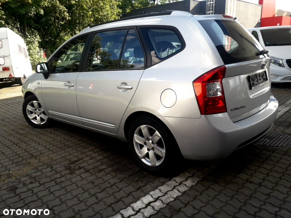 Kia Carens - 22