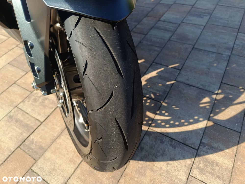 Suzuki GSX 1000 - 15