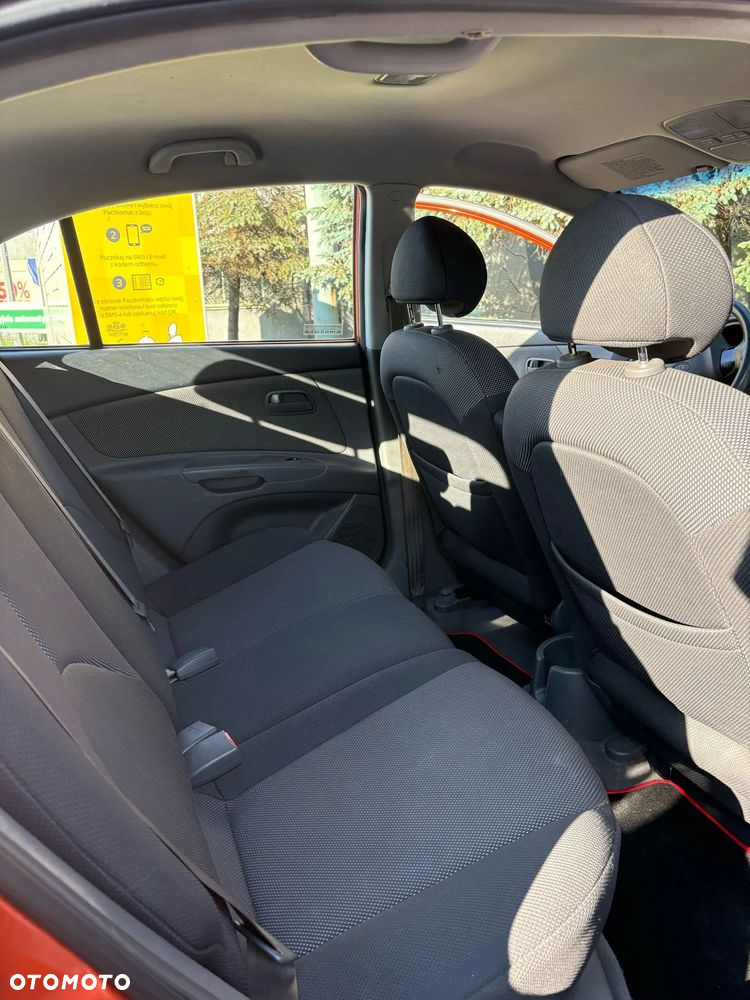 Kia Rio 1.5 CRDi City - 8