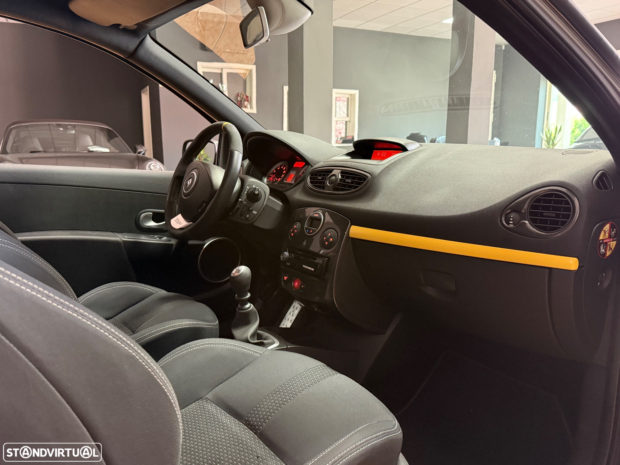 Renault Clio 2.0 16V Sport - 9