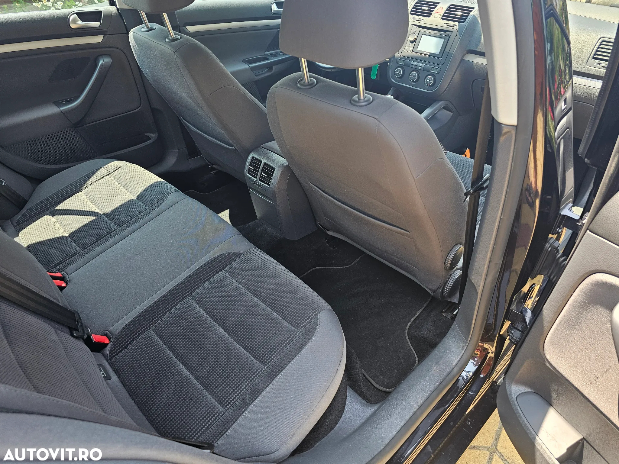 Volkswagen Jetta 1.9 TDI DPF Comfortline BlueMotion - 19
