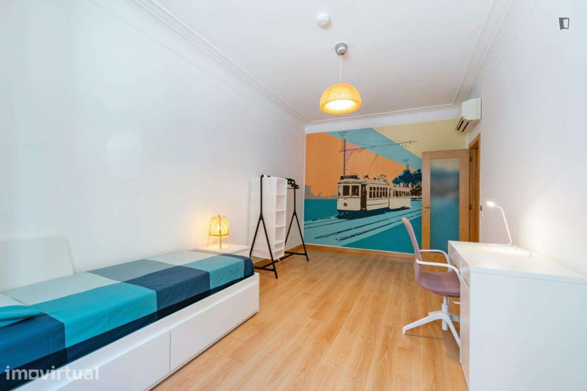 Quarto - localizado em São Sebastião Lisbon - Grande imagem: 4/21
