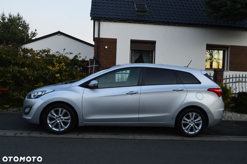 Hyundai i30 i30cw 1.6 CRDi Fifa World Cup Edition - 6
