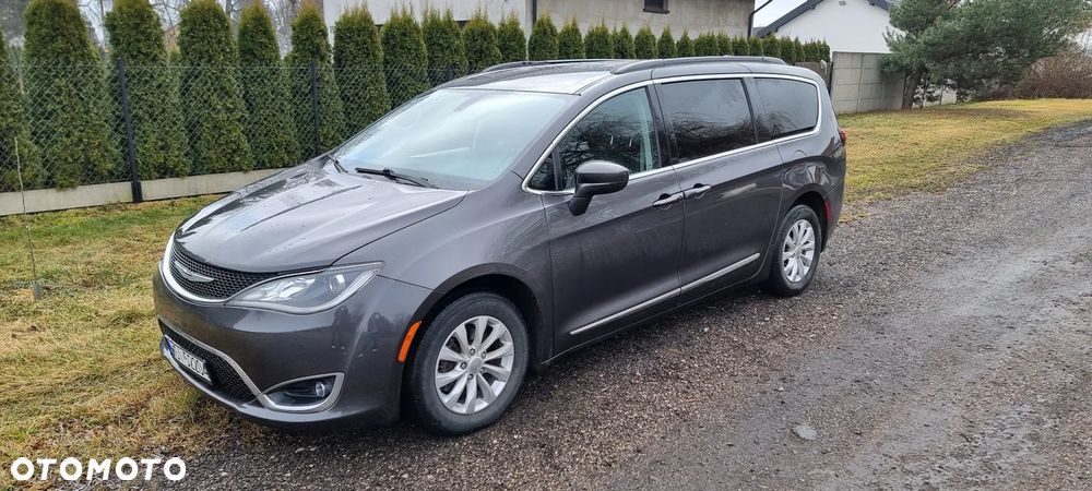 Chrysler Pacifica - 23