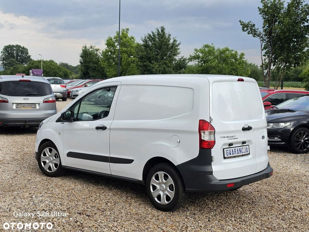 Ford Transit Courier - 25