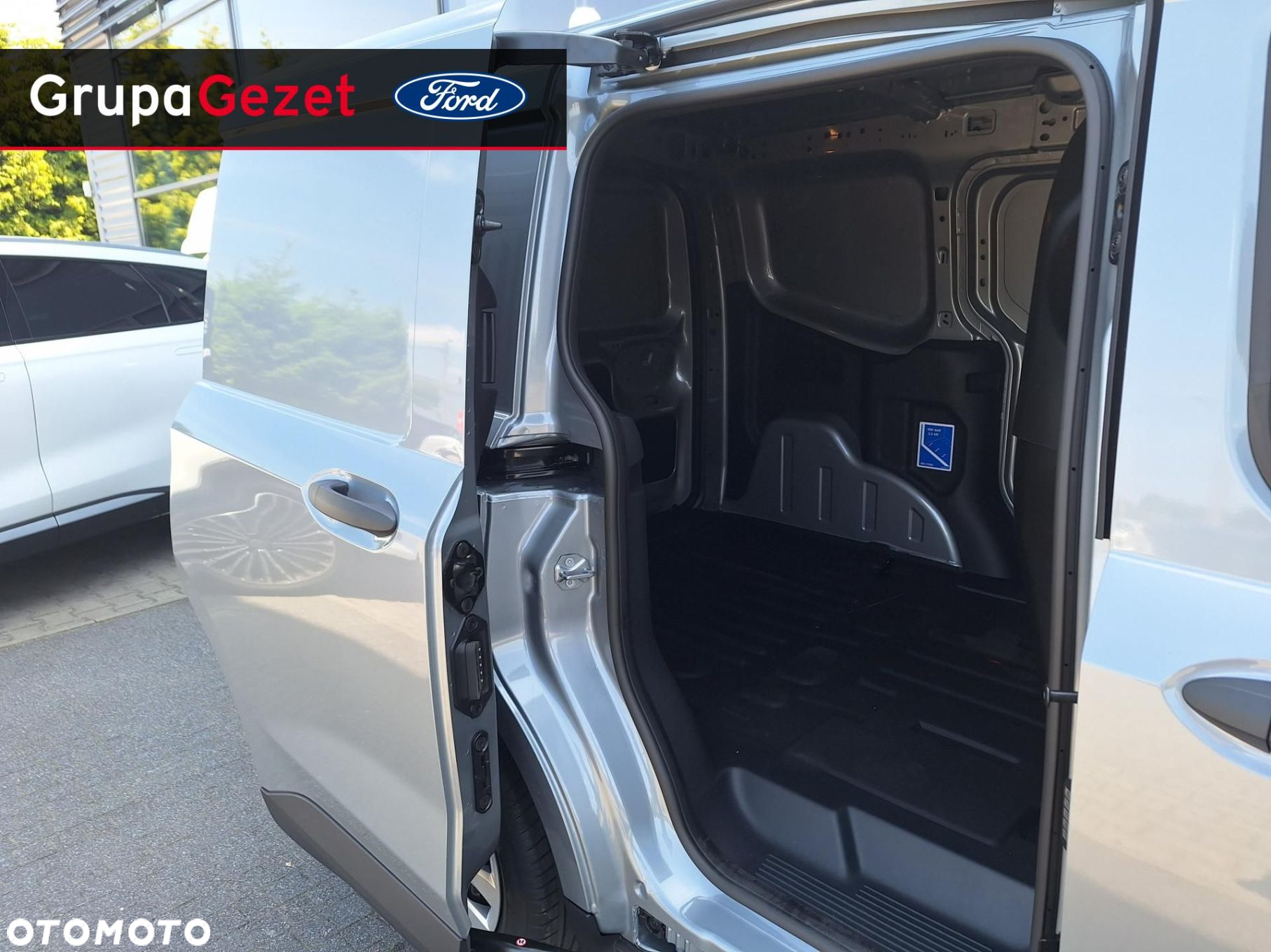 Ford Transit Courier - 14