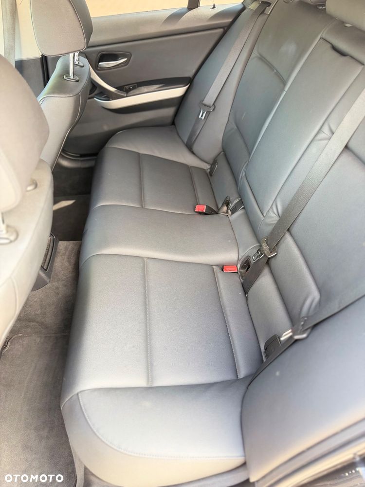 BMW Seria 3 318d - 16