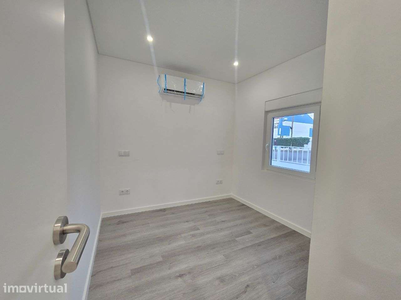 Moradia renovada V6 a apenas 100 metros da praia da Torreira - Grande imagem: 5/26